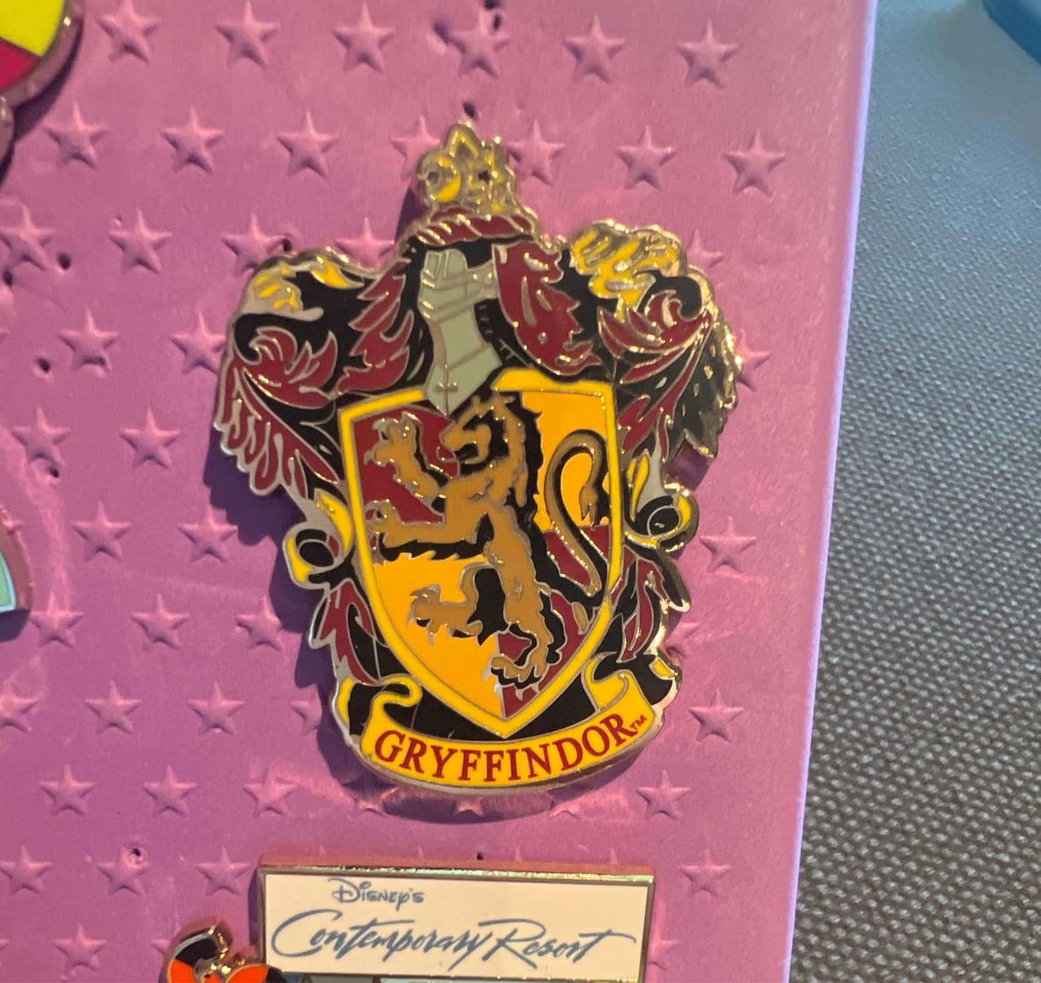 Gryffindor Crest Pin - The Wizarding World of Harry Potter
