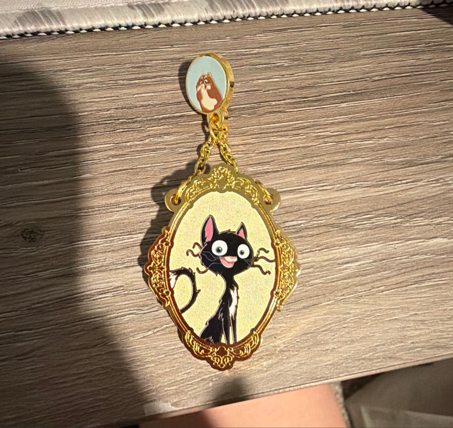 Disney Cat Dog Hanging Picture Blind Box Pin - Mittens