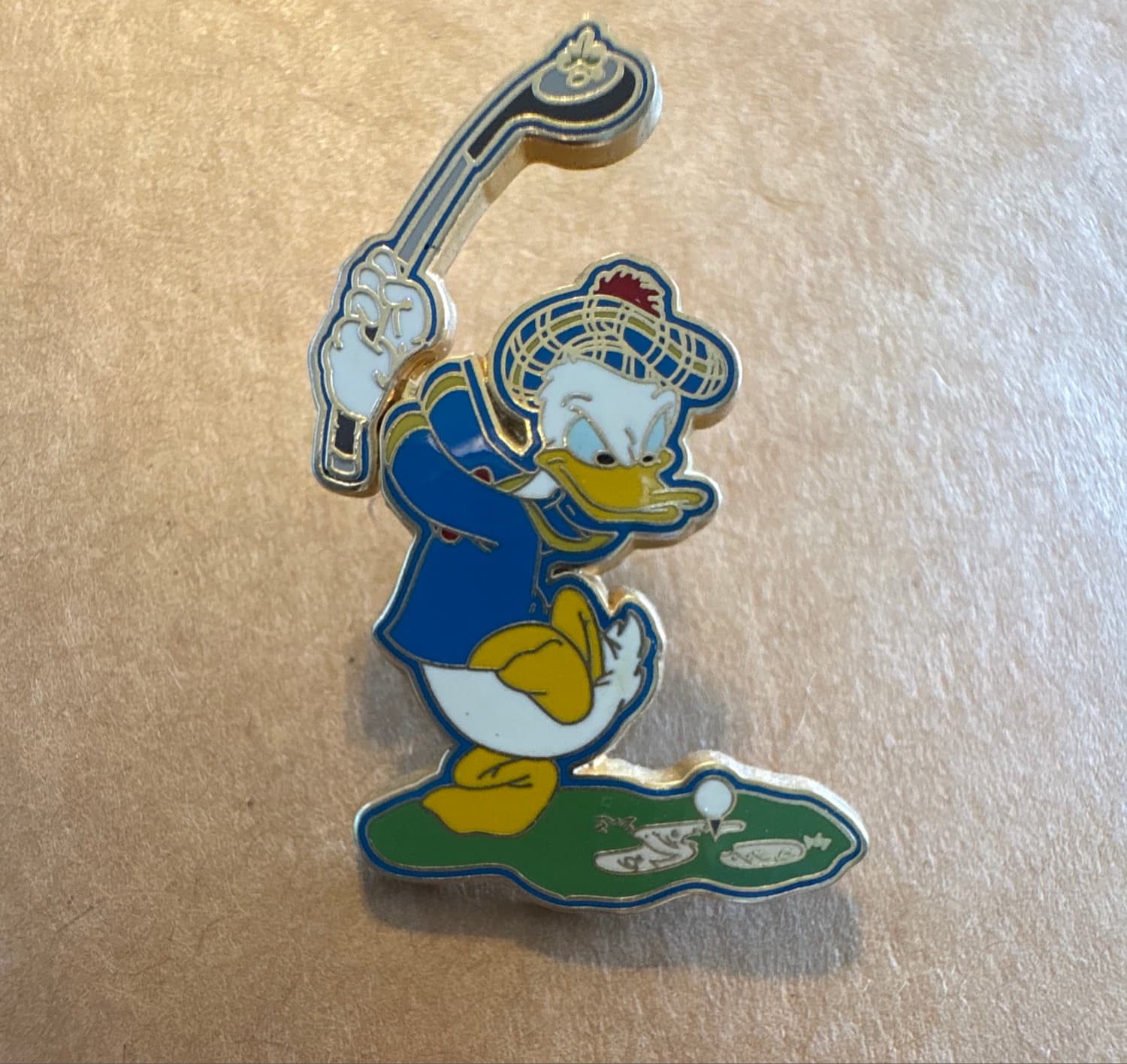 Donald Duck Golfing Pin
