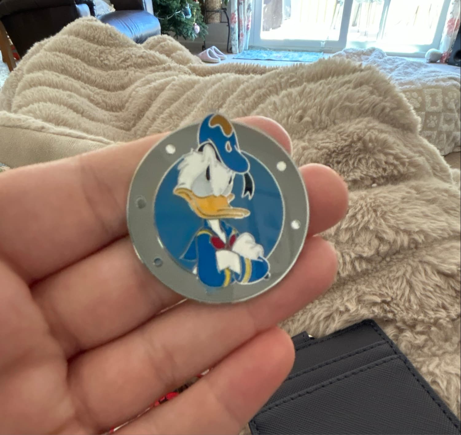 DCL - Donald Duck - Porthole Mystery Pin