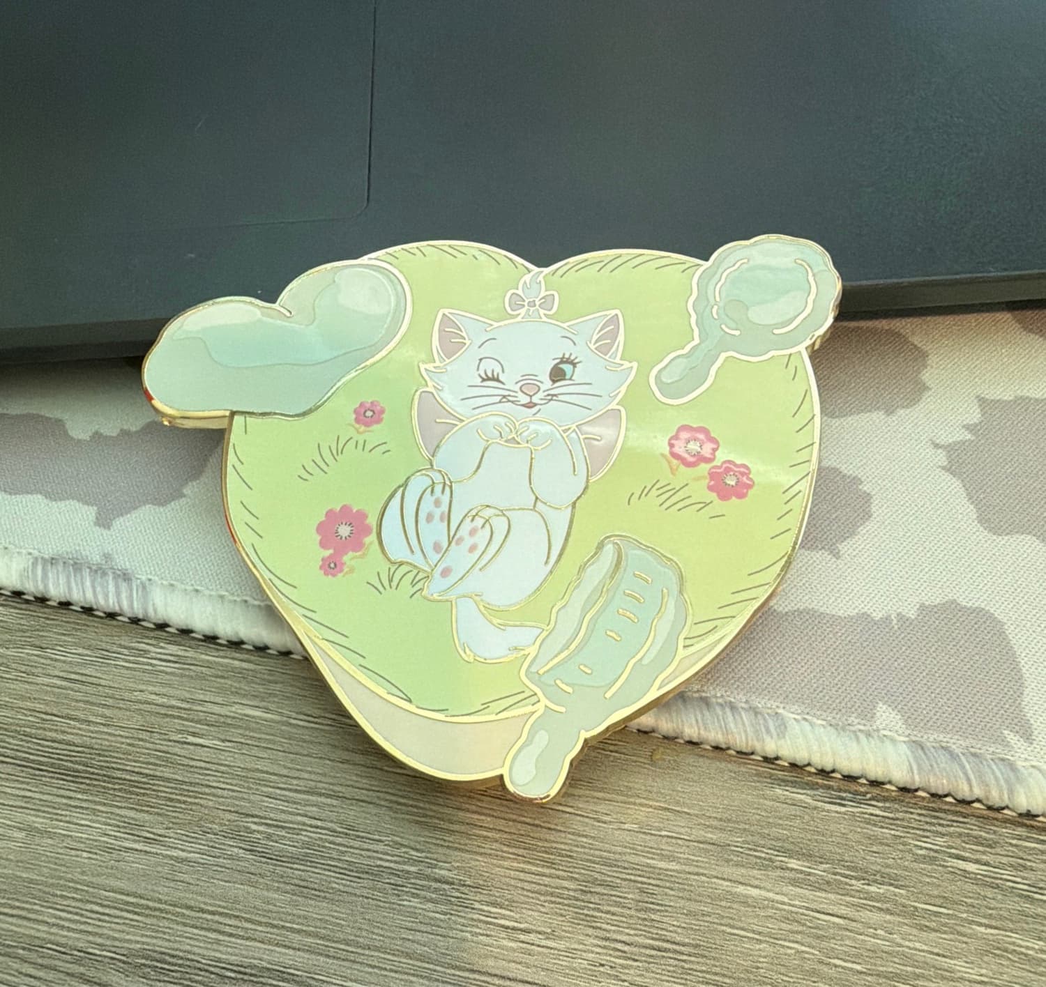 PALM Pink ala Mode Disney Marie Aristocats Head in the Clouds Pin