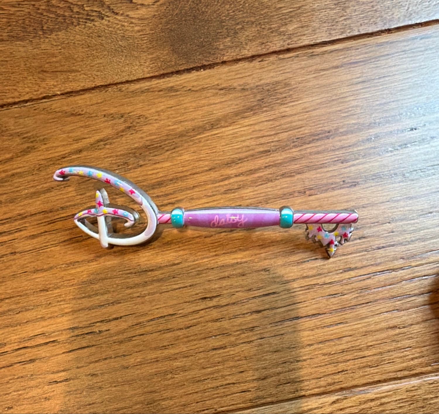Daisy Duck Collectible Key Pin