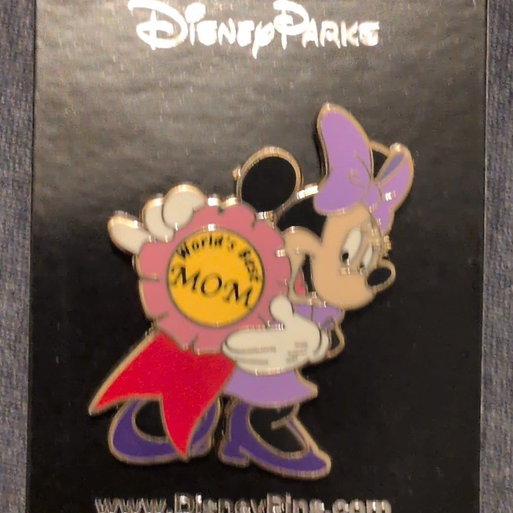 Minnie Mouse - World's Best Mom Pin
