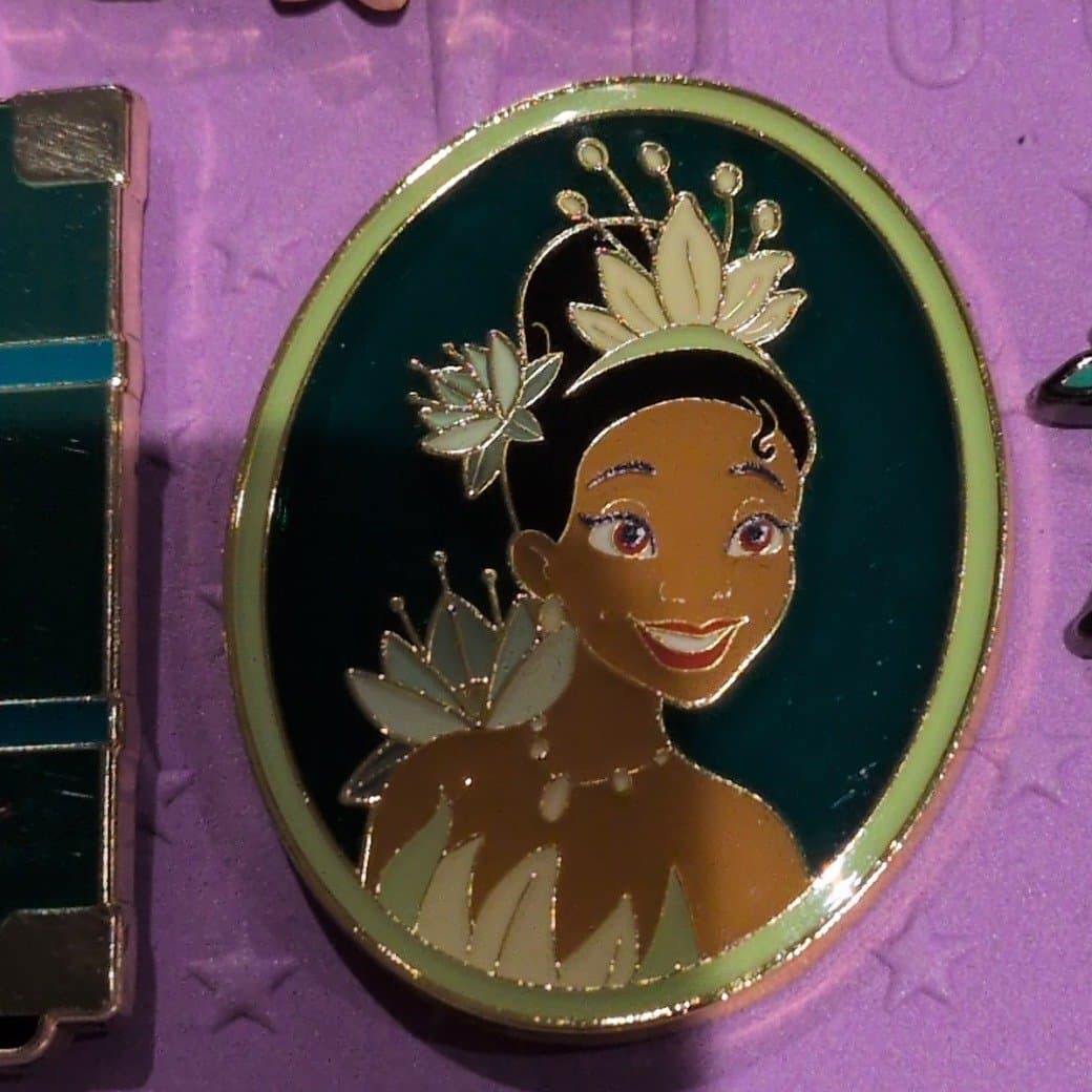 Princess Tiana Cameo Green Gold Oval Pin