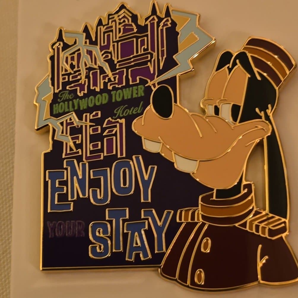 Goofy Bellhop Hollywood Tower Hotel 'Enjoy Your Stay' Pin front