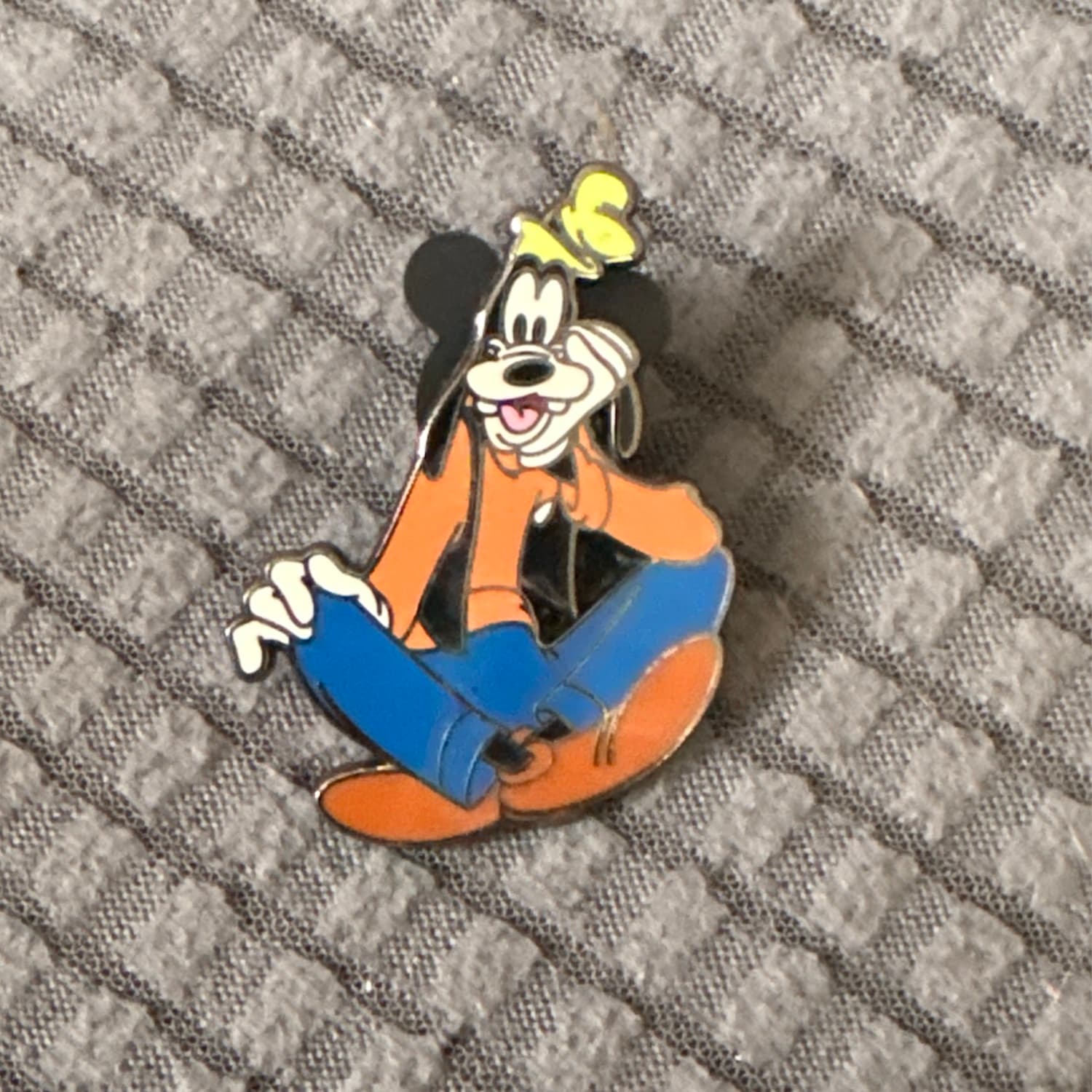 Goofy Sitting Cross-legged Trading Pin Smiling