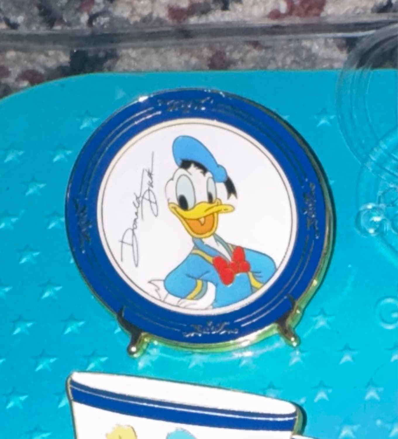 Donald Duck - Mickey & Friends Signature Platter and Mugs