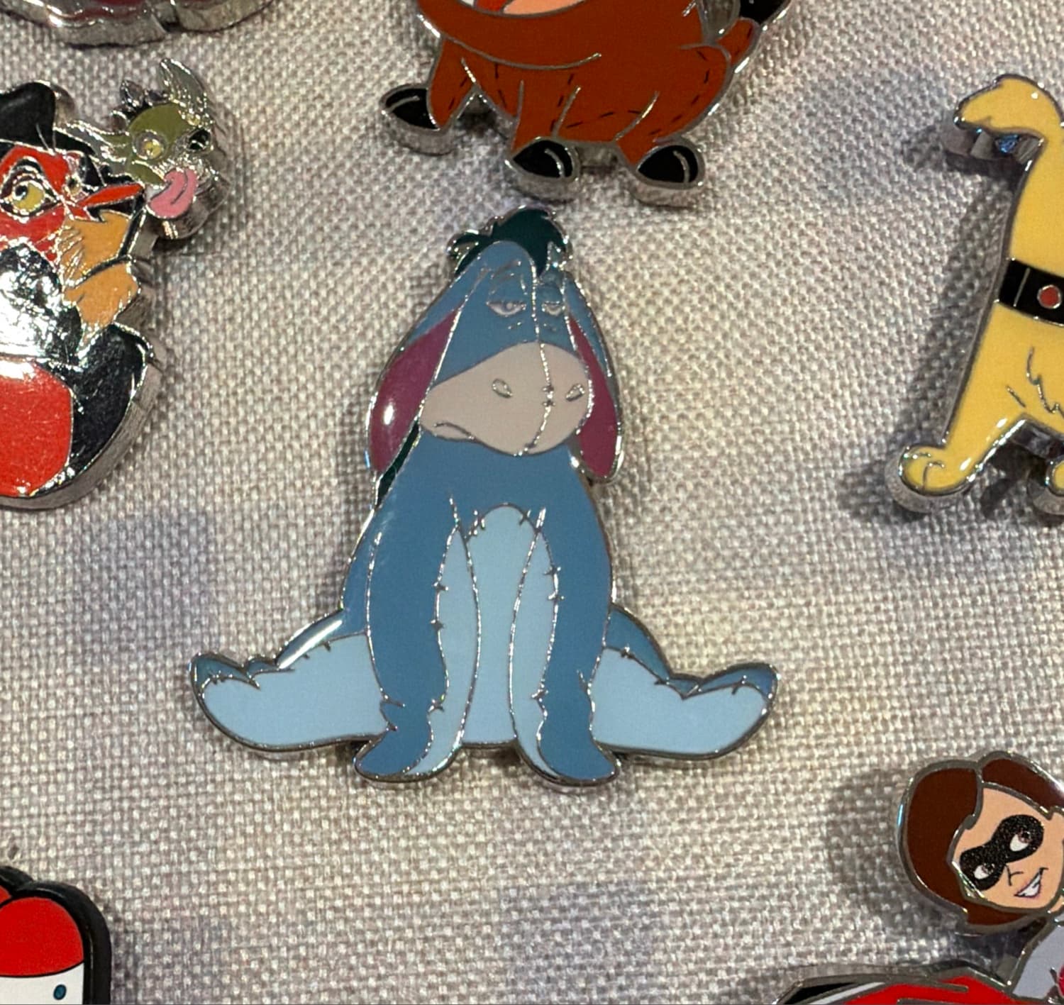 Eeyore sitting- go pin pro