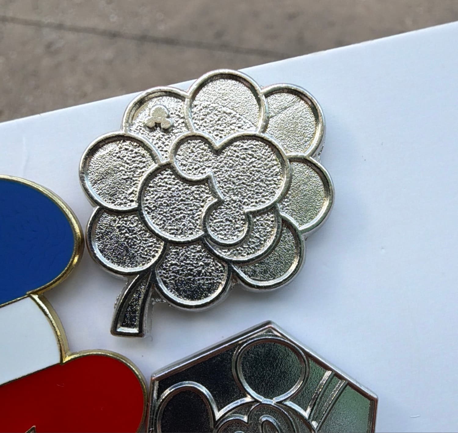 Mickey Mouse Chaser - Disney's Pin Traders Icons front