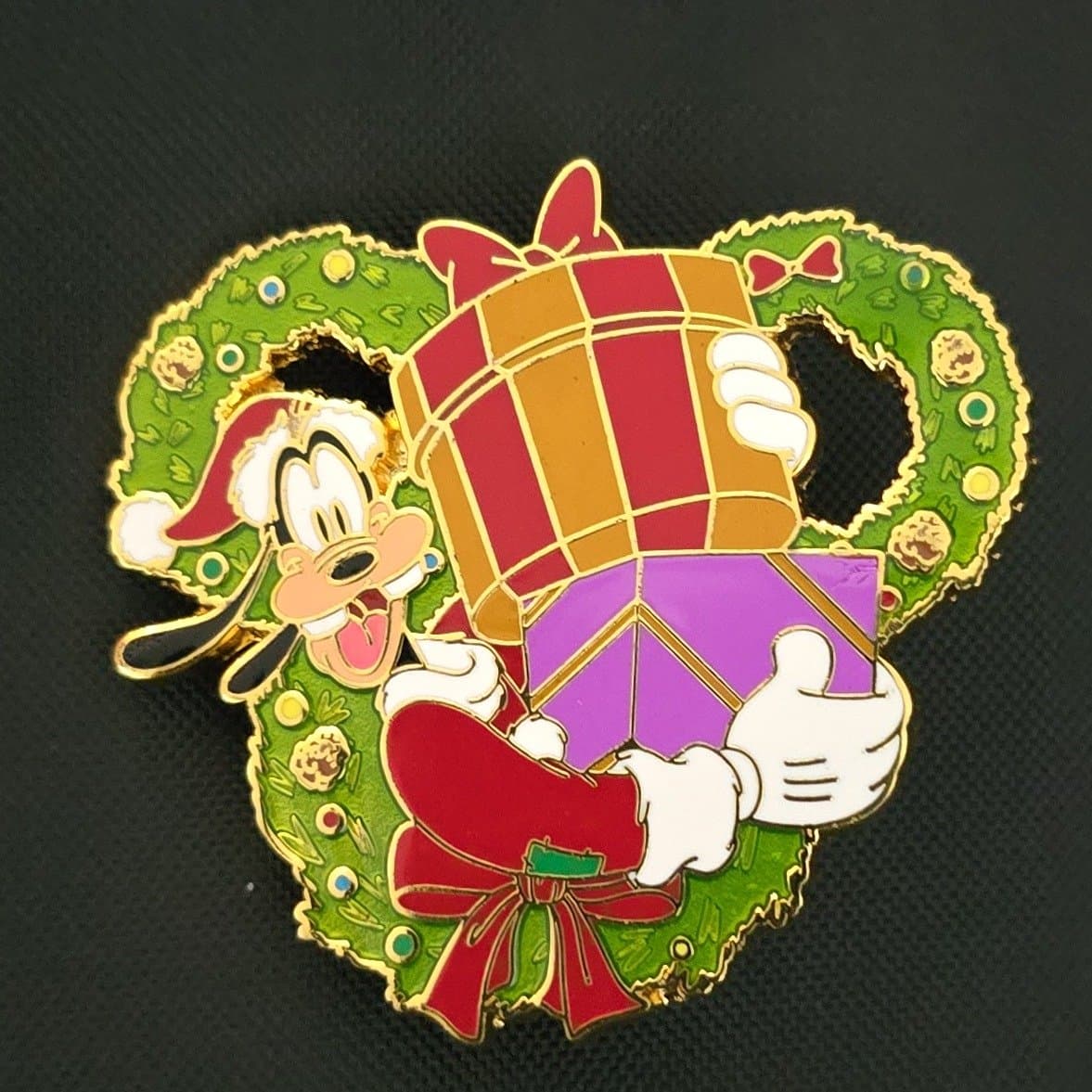 Happy Holidays 2014 Mystery Set - Goofy Wreath Pin