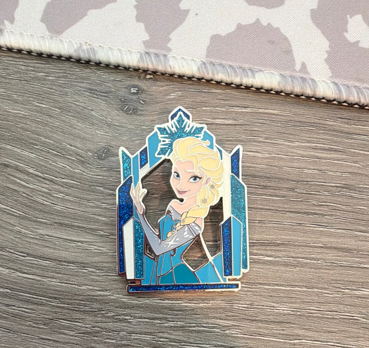 Disney Frozen Elsa Glitter Frame Enamel Pin