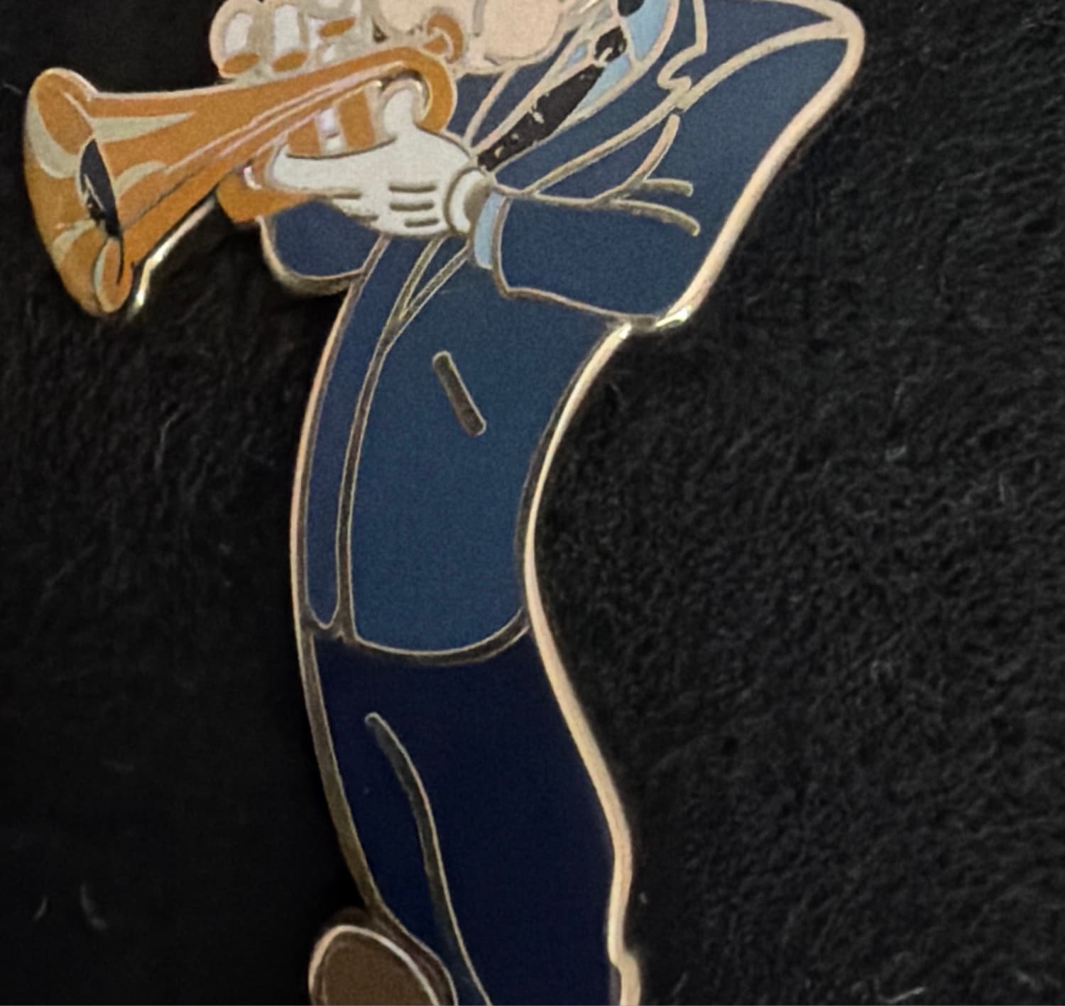 Goofy Trumpet Player - 90th Anniversary Mystery Pin