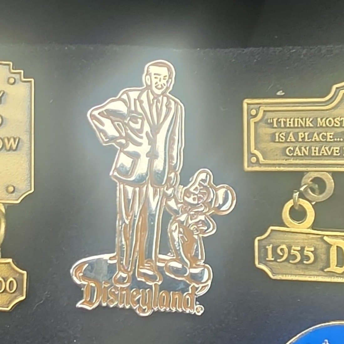 DLR 1998 Attractions Walt Disney and Mickey Partners Statue Pin