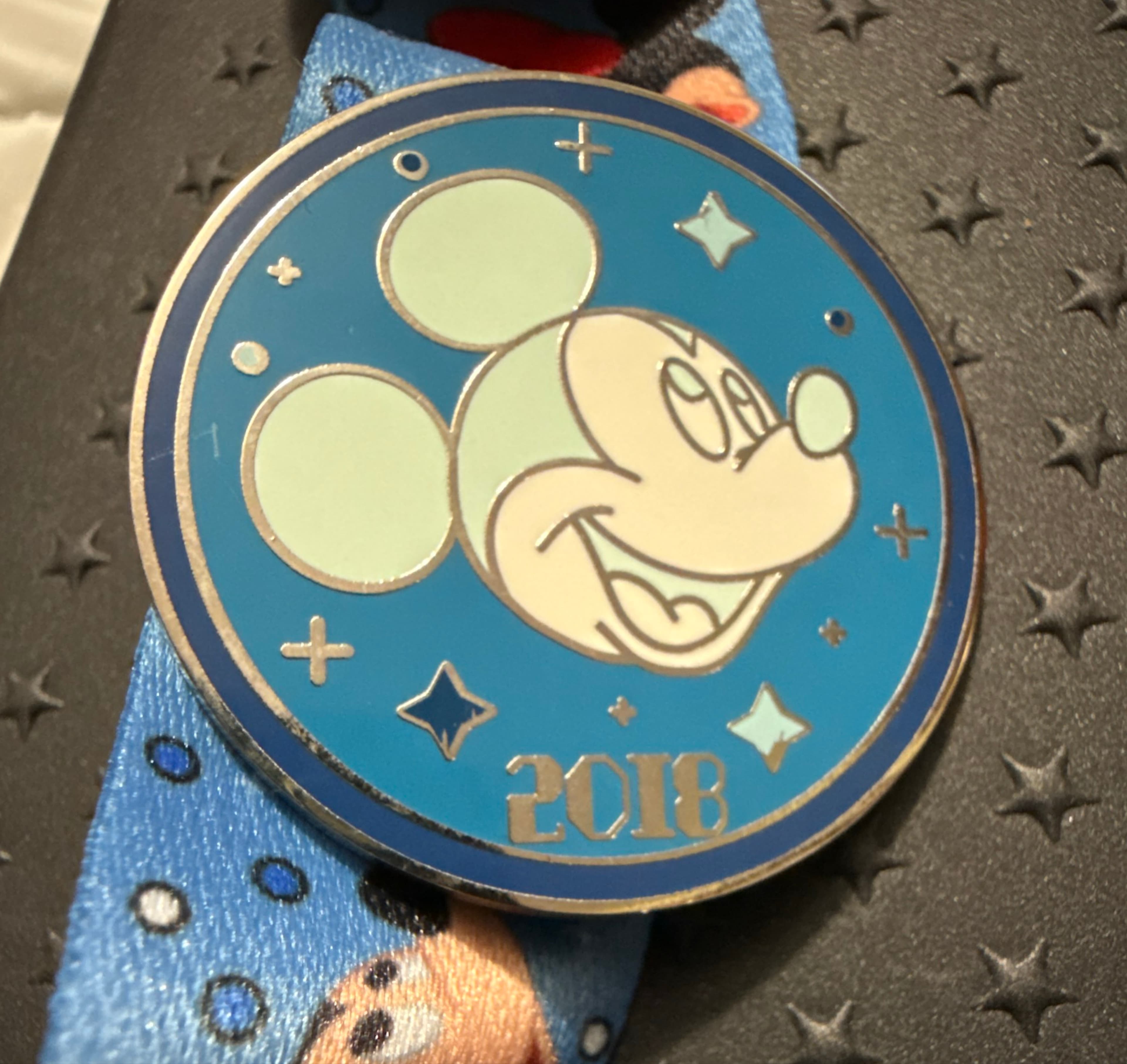 Mickey Mouse Smiling Head Blue 2018 Hidden Mickey Pin
