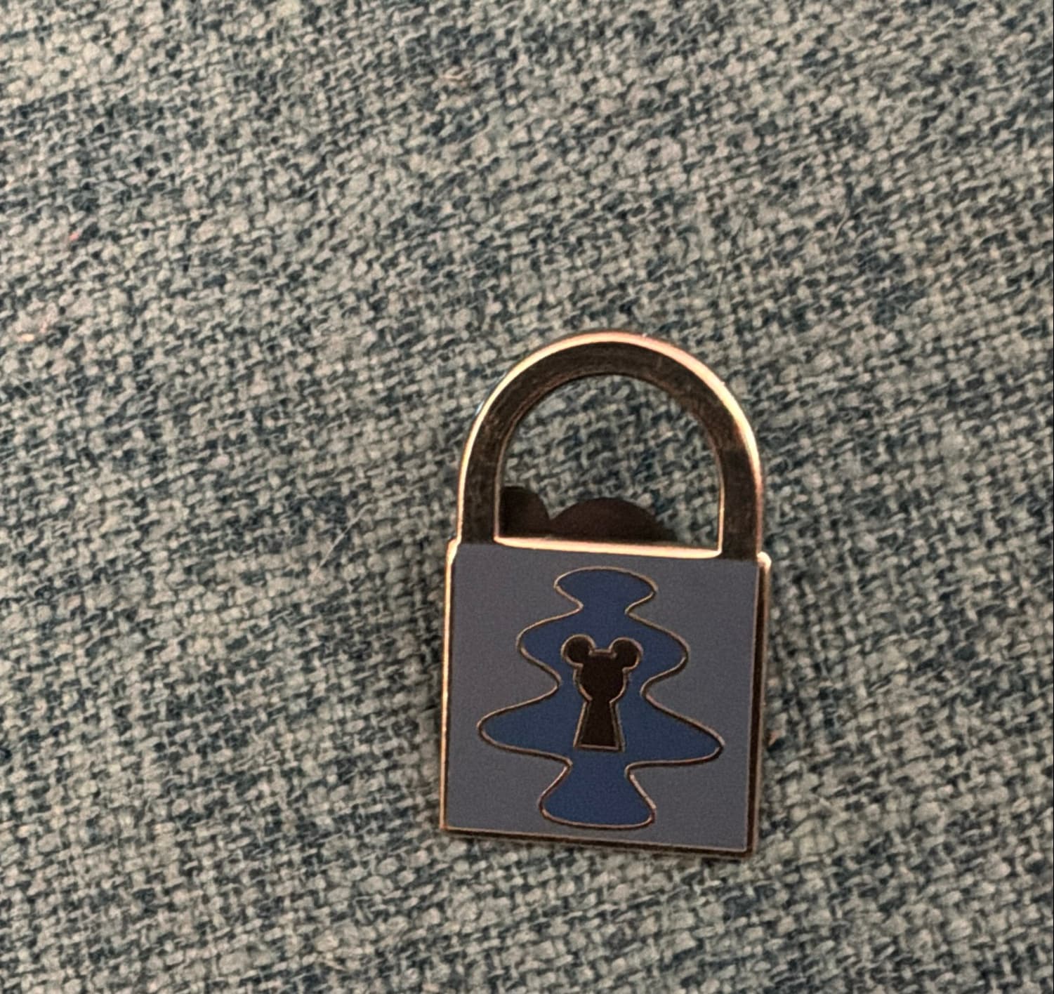 Mickey Icon Padlock - Blue Wavy Design front