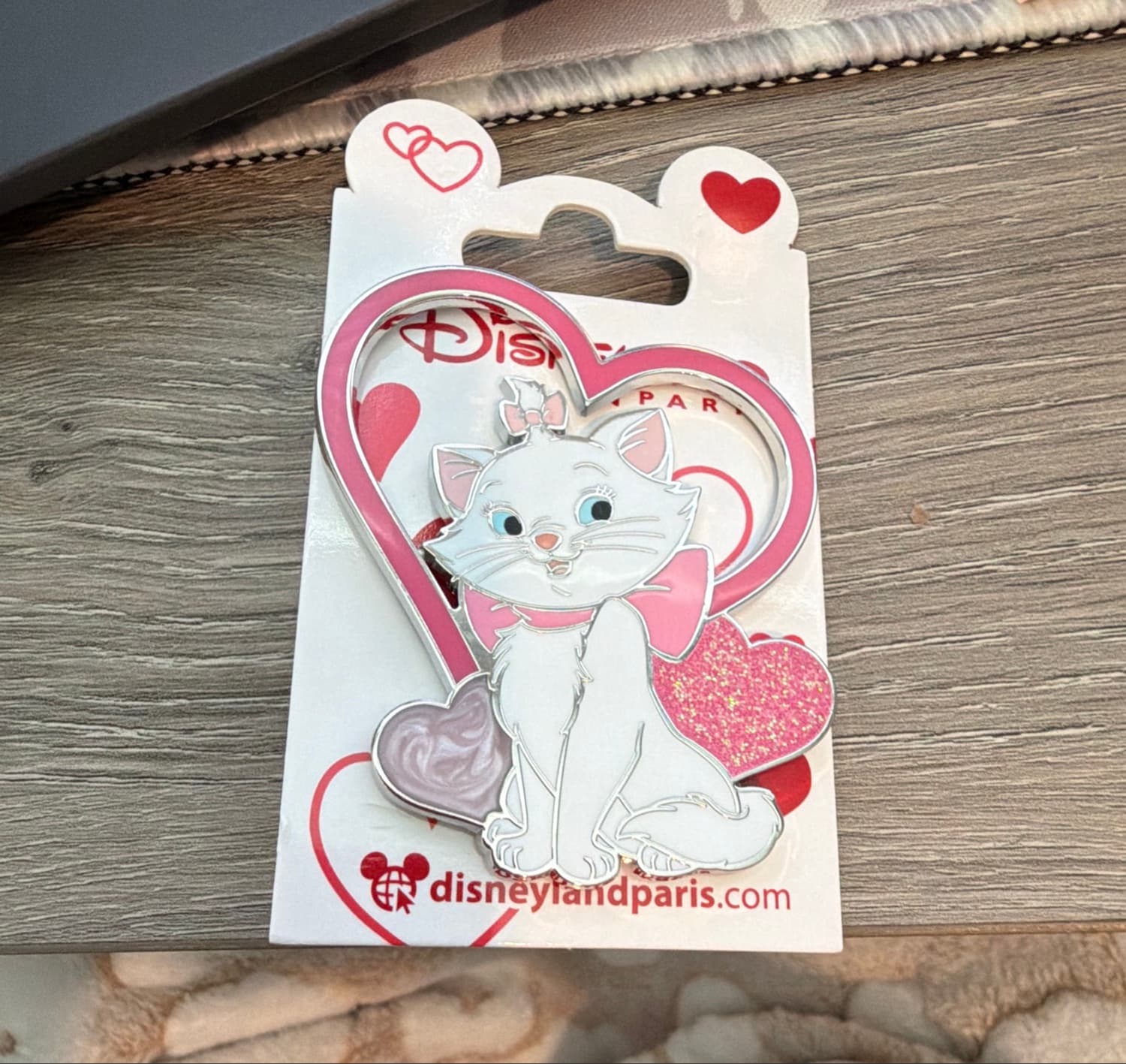 Disneyland Paris Marie Aristocats Valentine's Day Glitter Heart Single Pin front