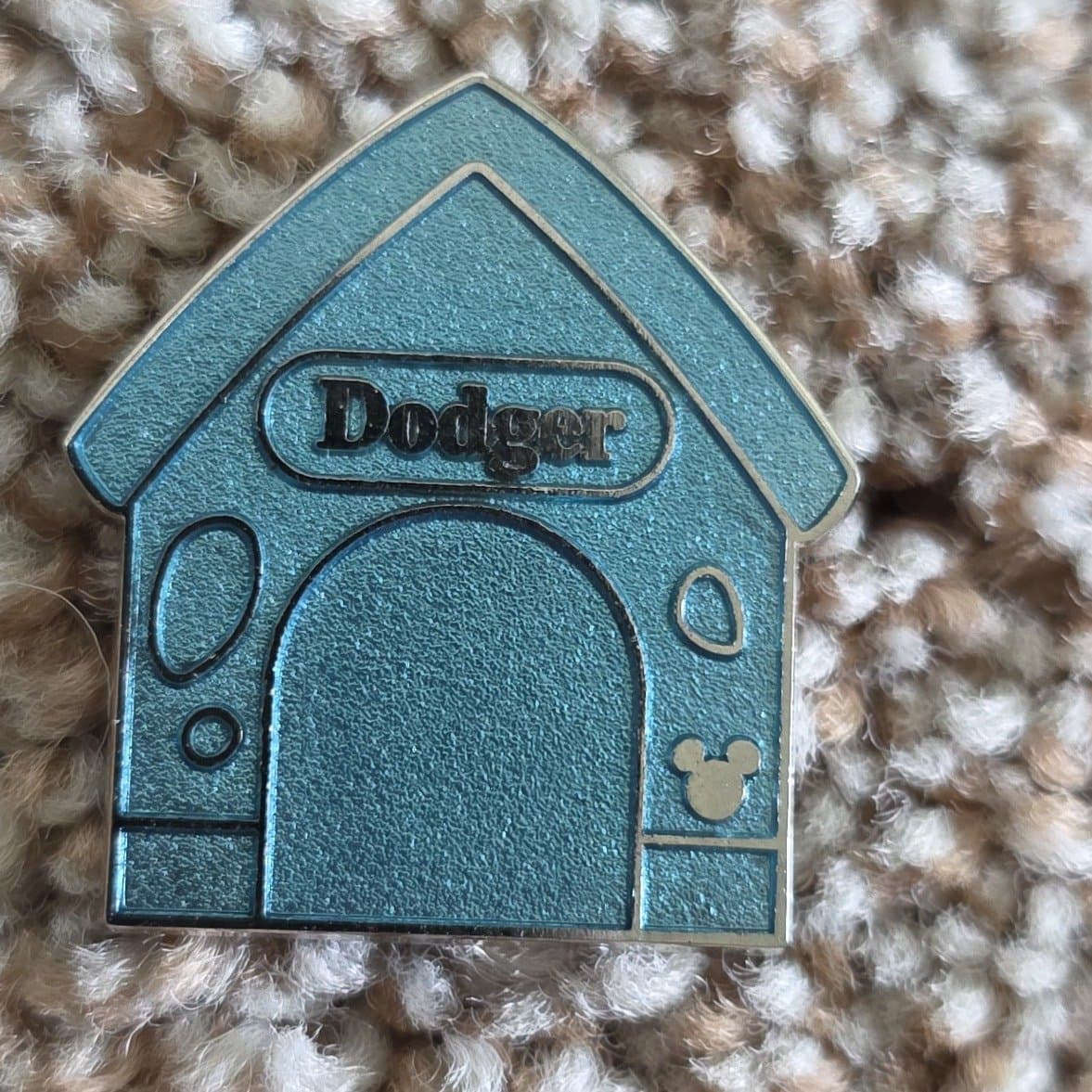 Dodger Doghouse — Teal Chaser — DLR