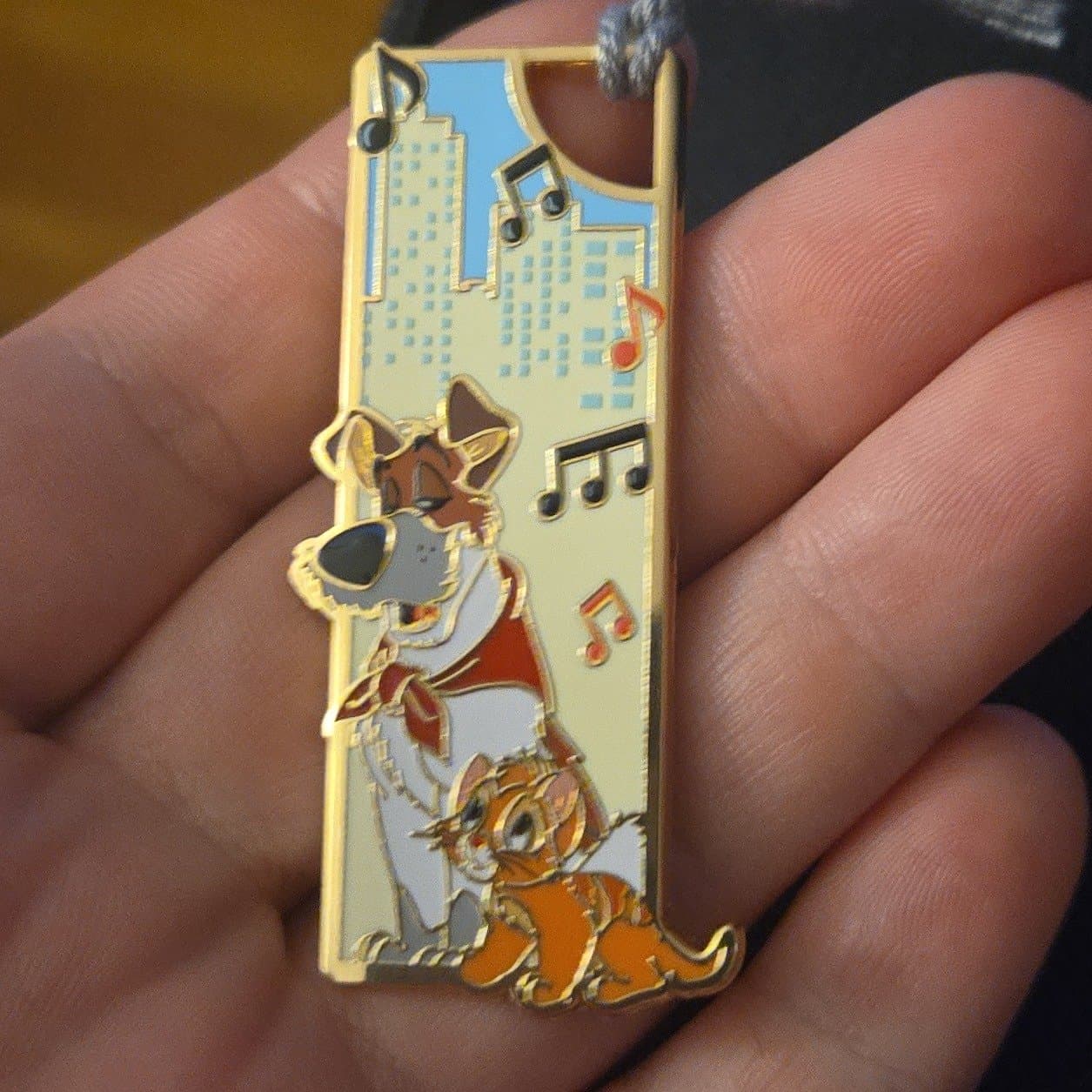 Oliver & Company Dodger and Oliver Musical Notes City Pin
