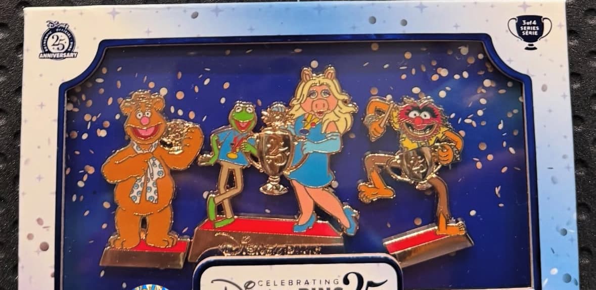 Disney Pins Celebrating 25Th Anniversary Muppets Series - Fozzie Bear, Kermit the Frog, Miss Piggy, and Animal front