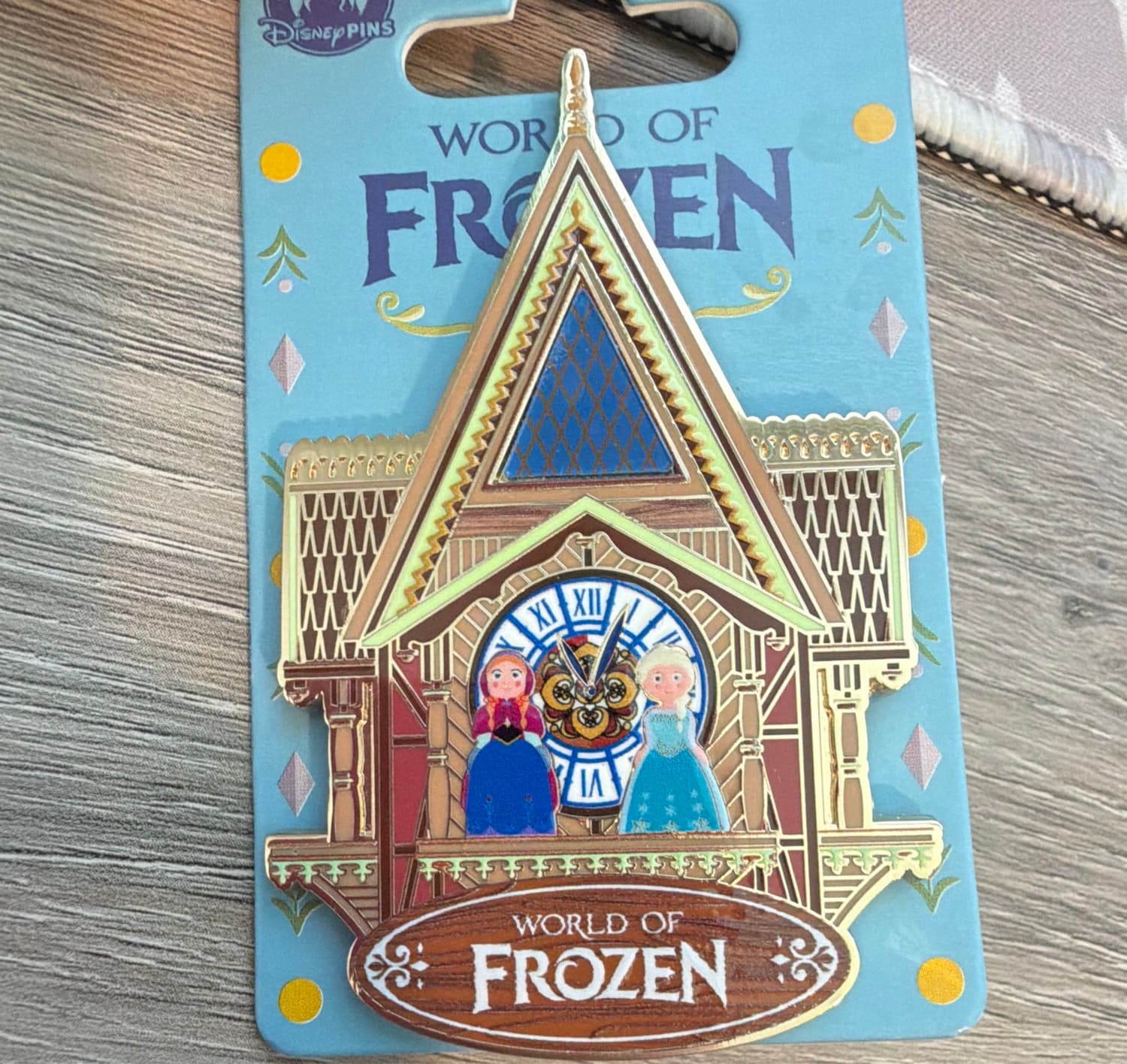 HKDL - Anna and Elsa - Cuckoo Clock - World of Frozen