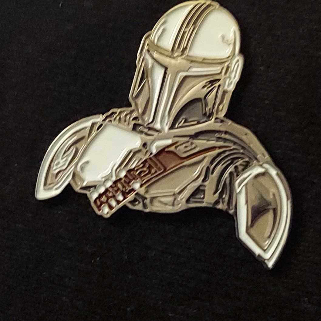 Din Djarin Pin - Star Wars: The Mandalorian and Grogu front