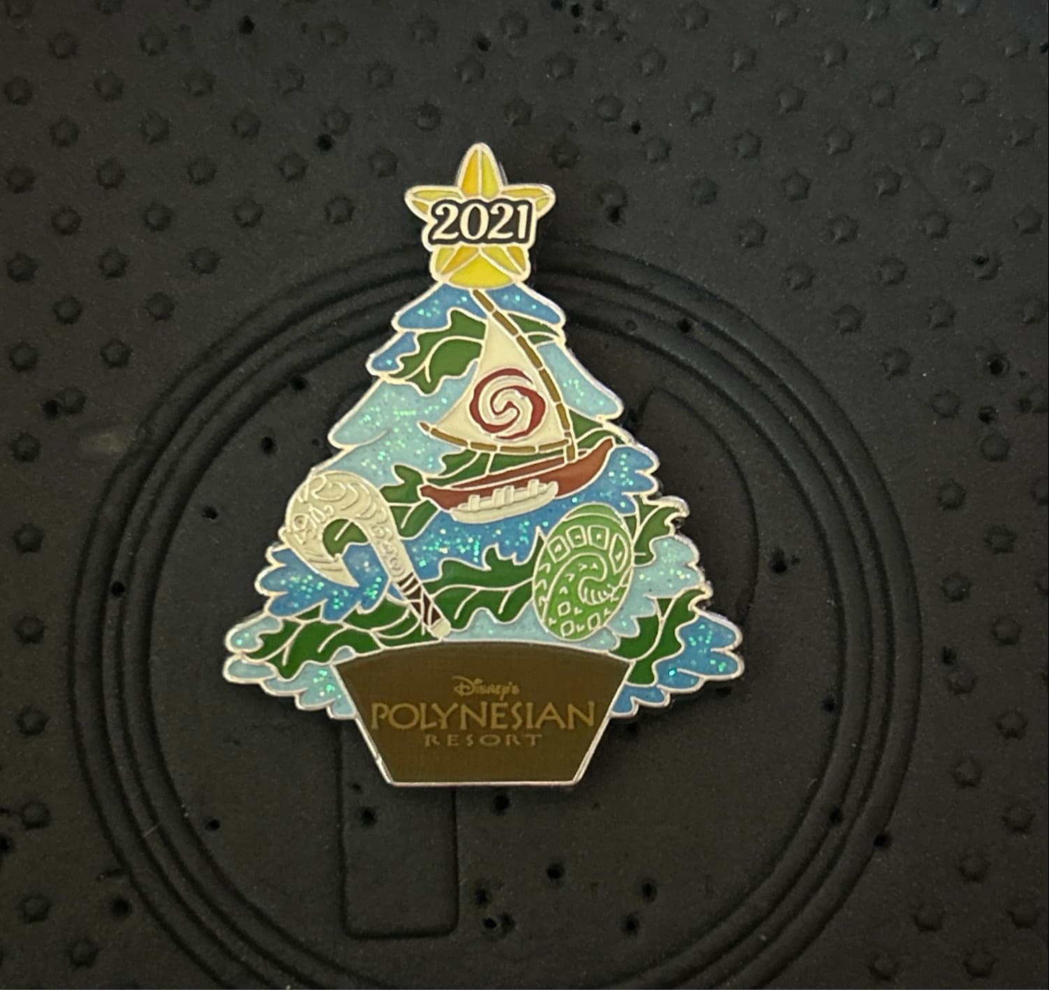 Disney Parks 2021 Christmas Happy Holidays Pin - Polynesian Village Resort - Moana front