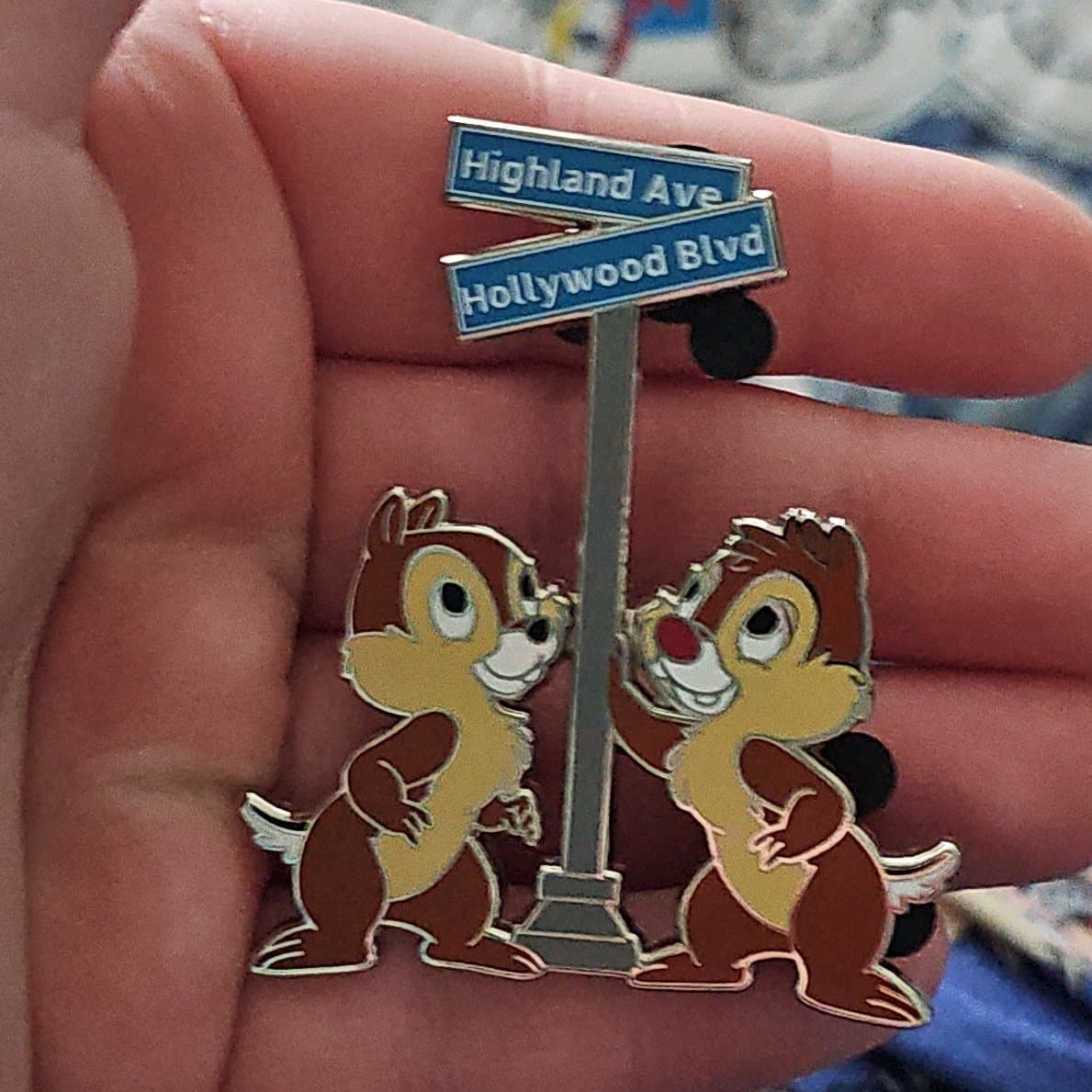 Disney Studio Store Hollywood DSSH Chip and Dale Hollywood Blvd & Highland Ave Street Sign Pin front