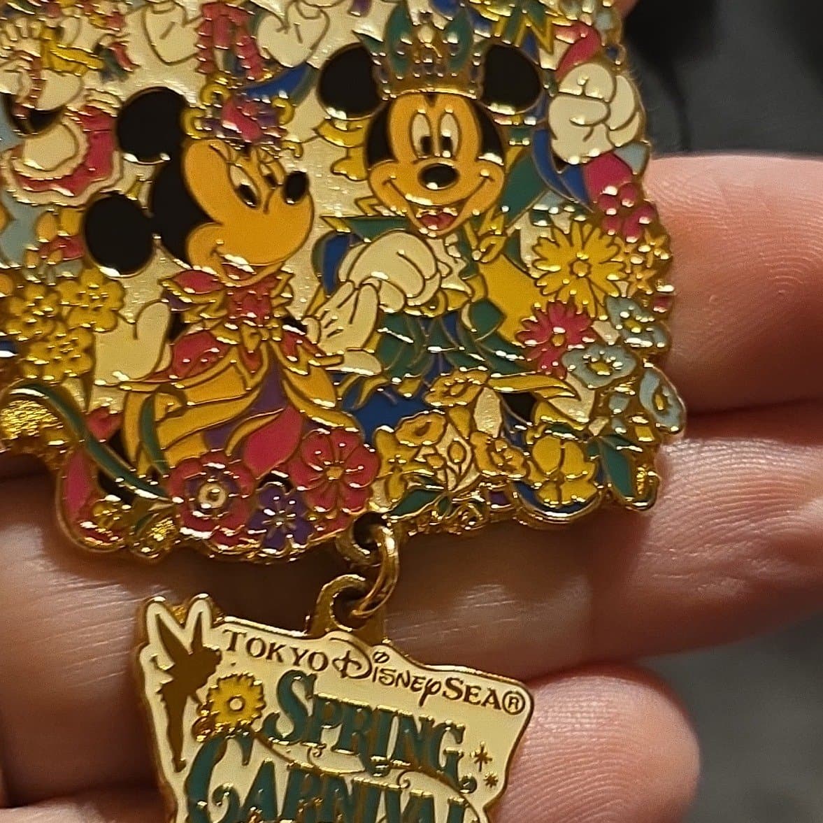 Tokyo DisneySea Spring Carnival 2007 Mickey & Minnie Mouse Dangle Pin
