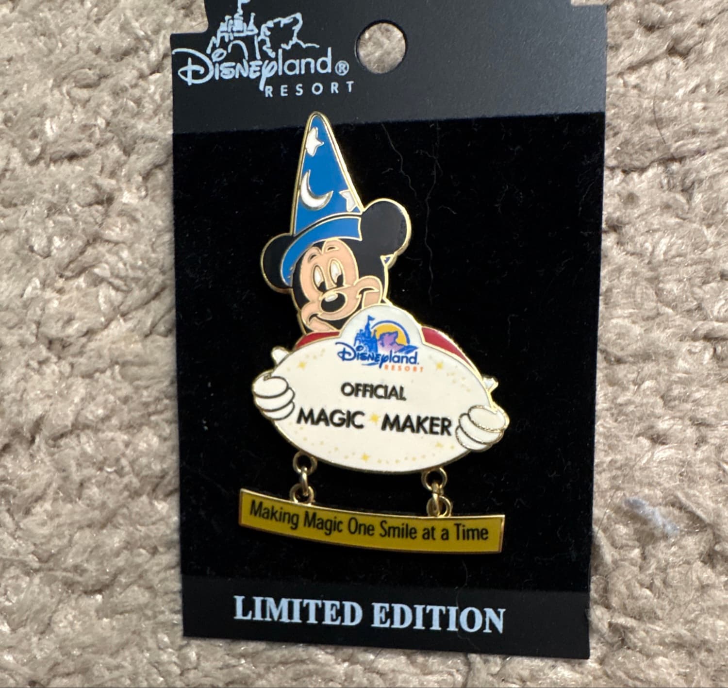 DLR Cast Create-A-Pin: Sorcerer Mickey Official Magic Maker