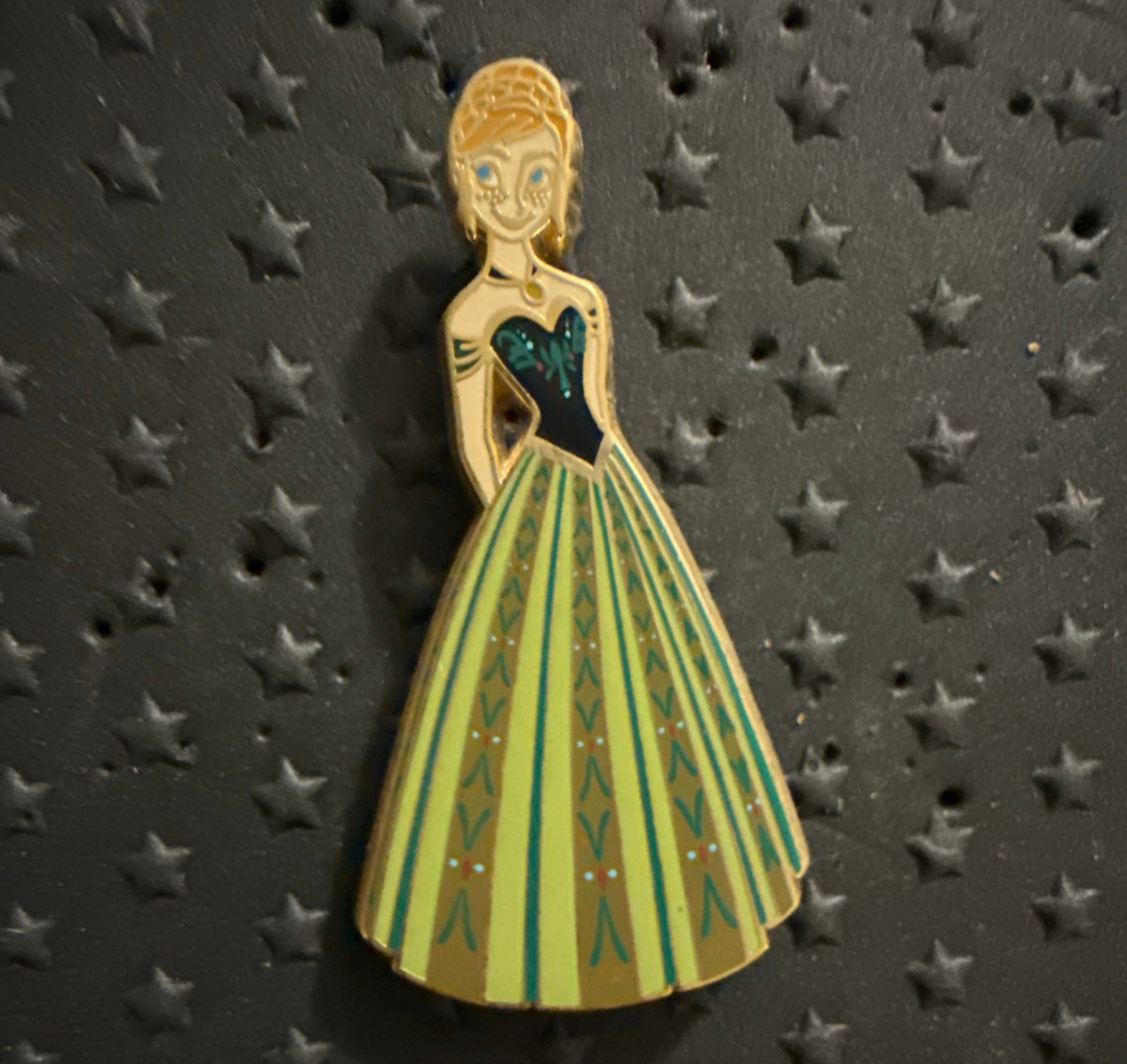 Frozen Anna Coronation Gown Pin