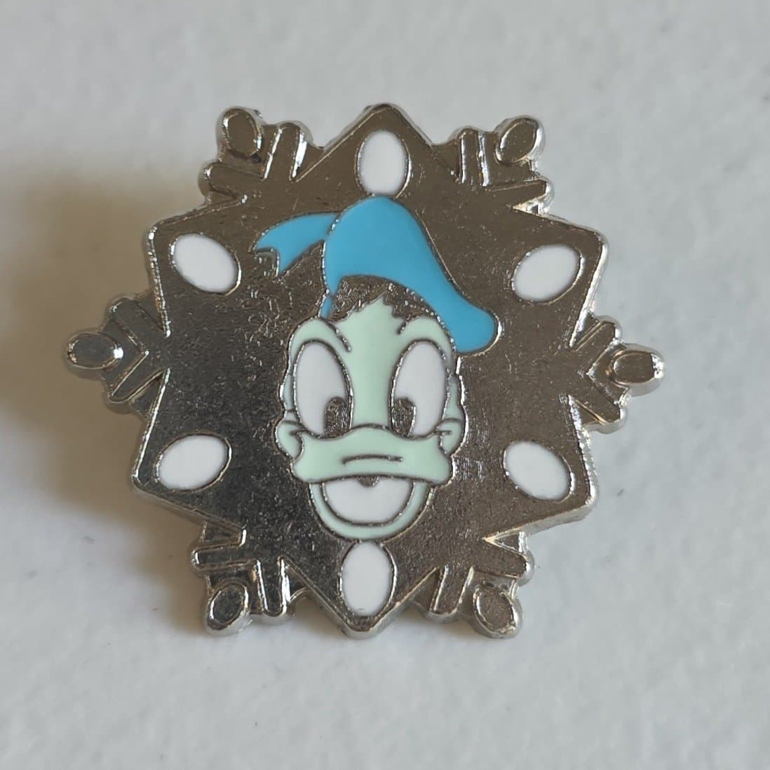 DLR - 2007 Hotel Hidden Mickey Snowflake Collection - Donald Duck front