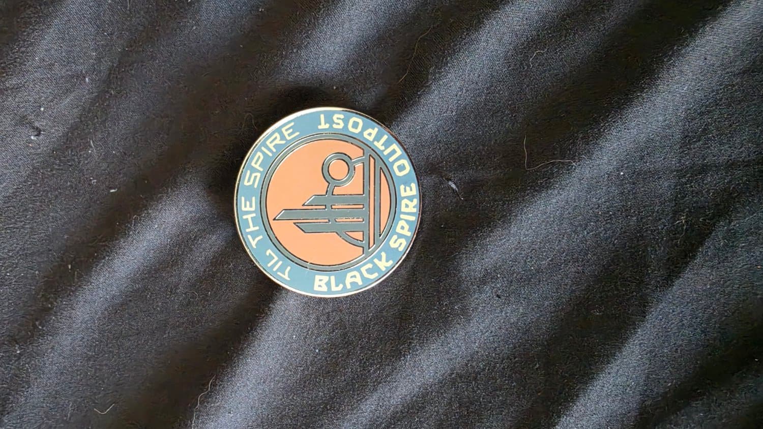 Star Wars - Black Spire Outpost Bright Suns Pin front