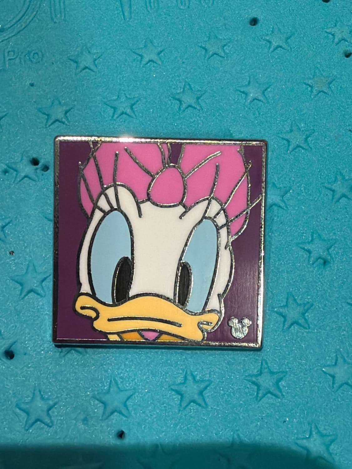 Hidden Mickey 2012 DLR - Faces - Daisy Duck front