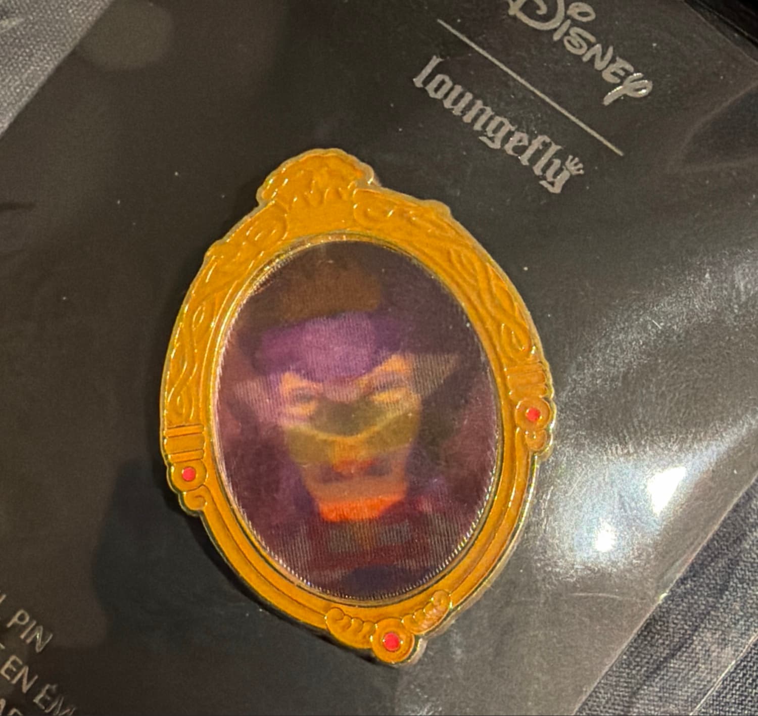 Evil Queen/Magic Mirror Lenticular Portrait - Disney Villains Blind Box Pin