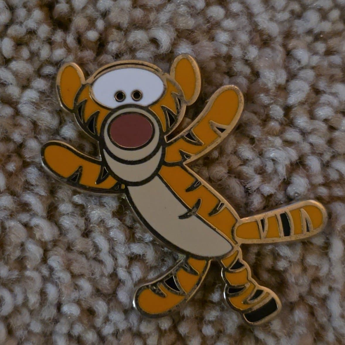 Tigger Bouncing on Tail Pin front