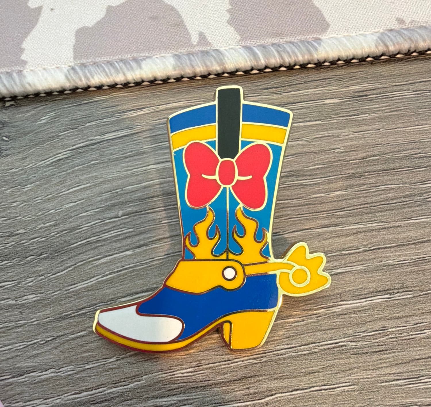 Donald Cowboy Boot Pin front