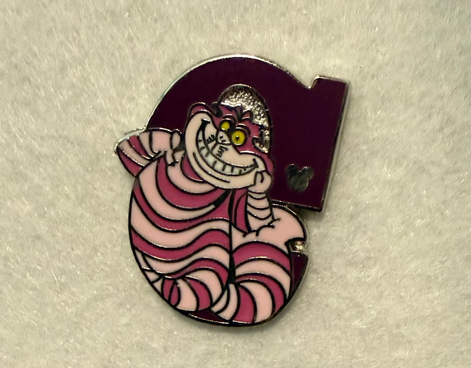 Disney Hidden Mickey Cheshire Cat Alice In Wonderland Alphabet C Pin front
