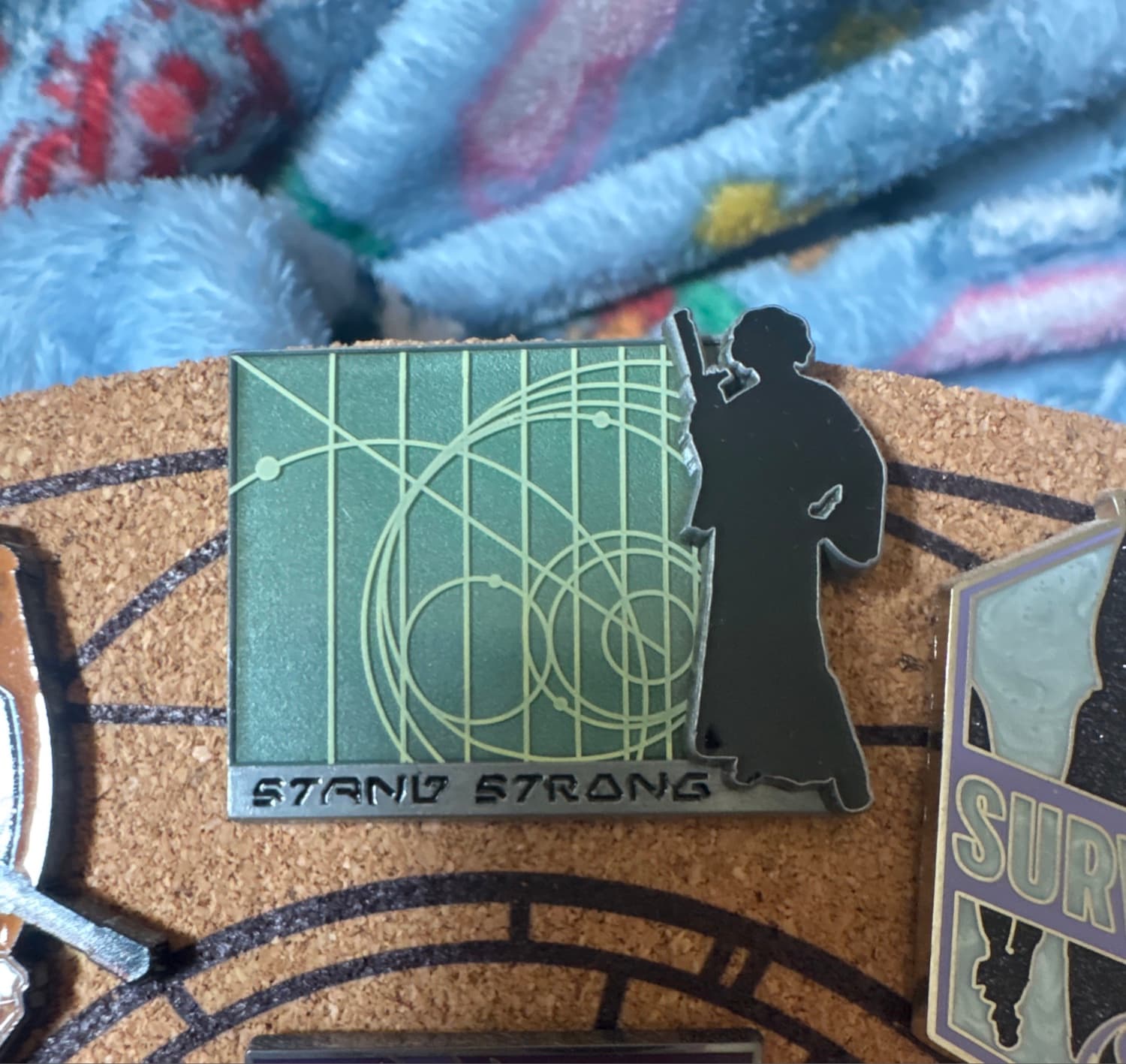 Star Wars Galaxy's Edge Black Spire Outpost Princess Leia Stand Strong Pin front