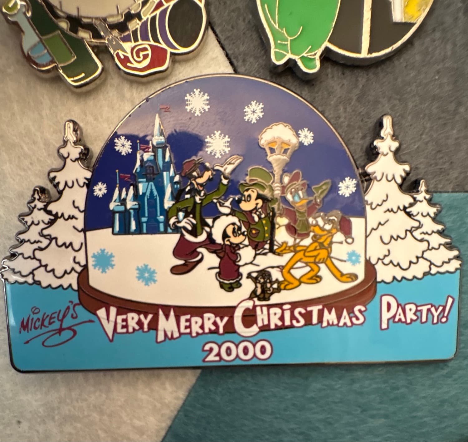Mickey's Very Merry Christmas Party 2000 Snowglobe with Fab 5 + 2 front