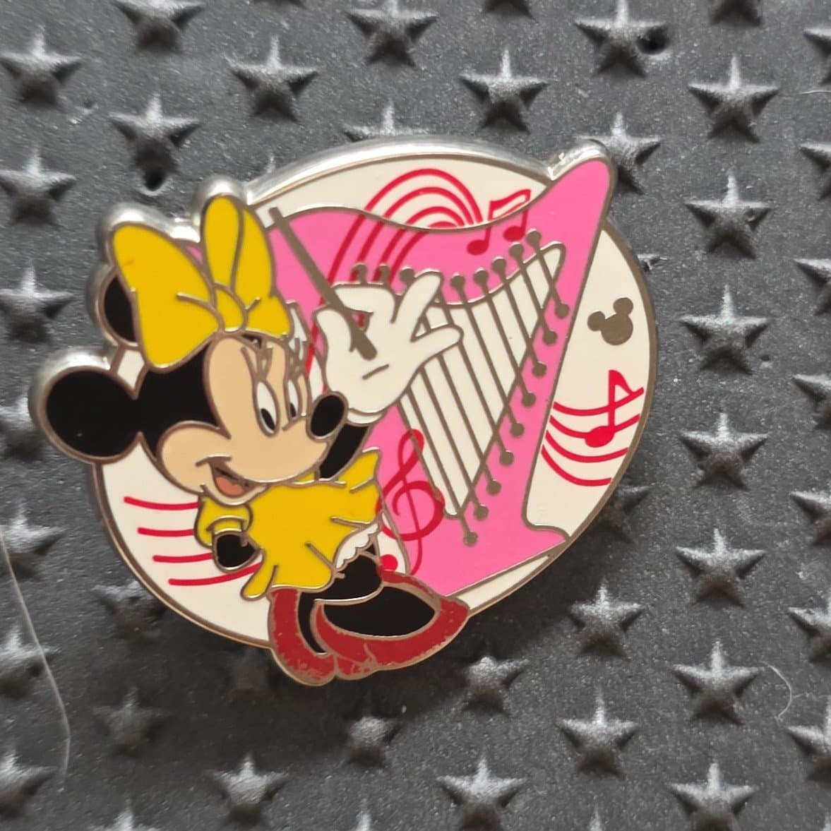 Minnie Mouse Harp Musicians front