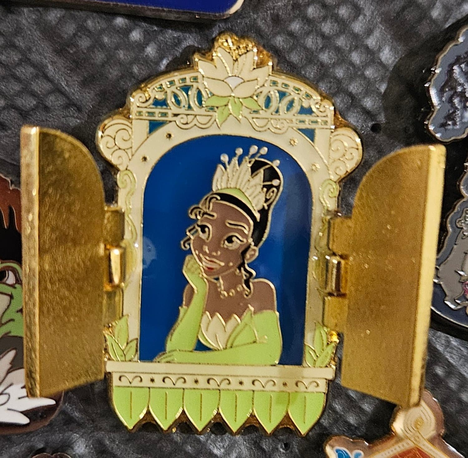 Loungefly Disney Princess Hinged Window - Tiana