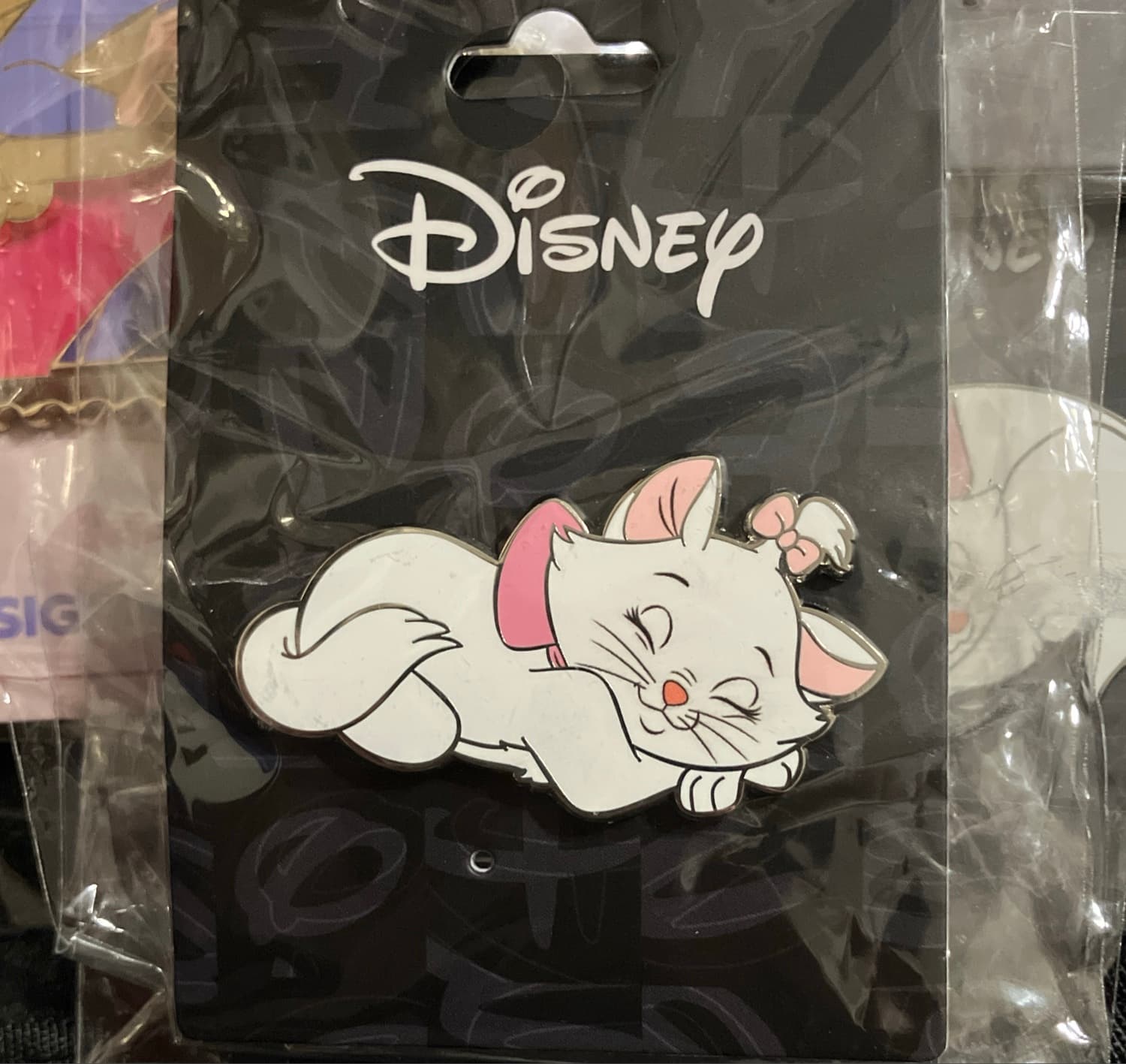 Marie Sleeping White Cat Pink Bow Pin