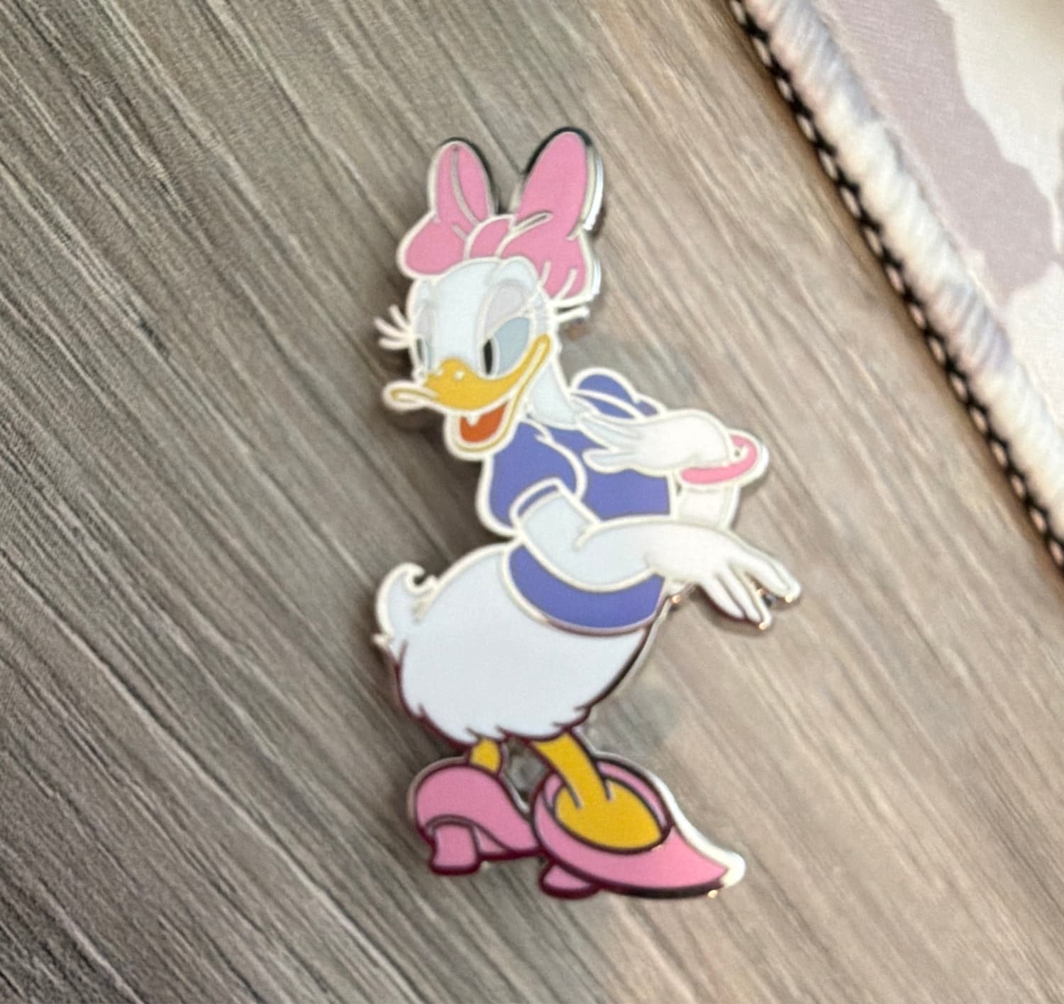 Daisy Duck Posing Pin