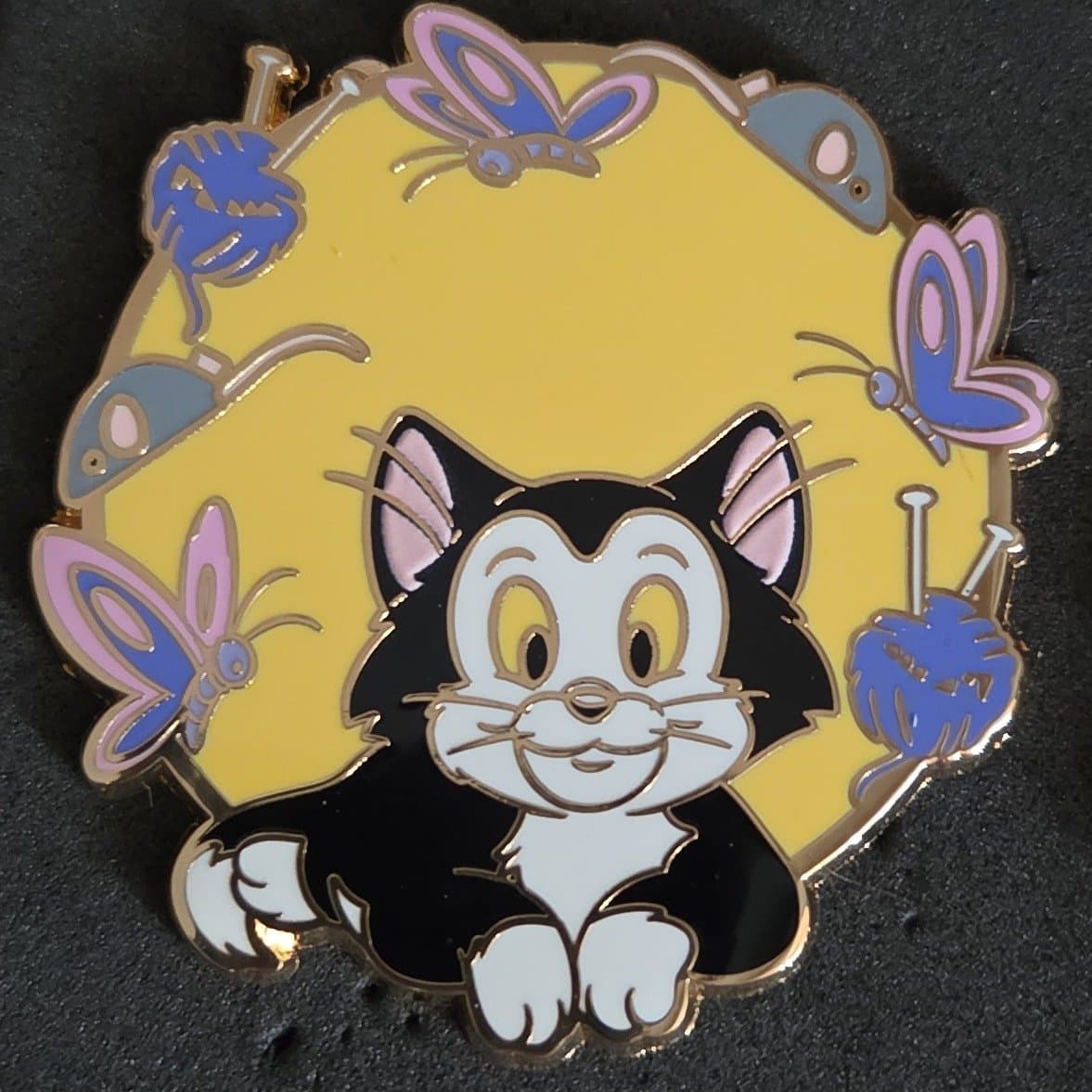 Figaro - Loungefly Disney Cats with Yarn Icon Blind Box Pin Set