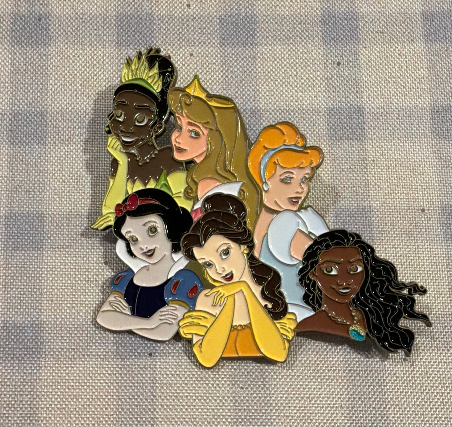 Princess Group - Tiana, Aurora, Cinderella, Snow White, Belle, Moana - Jumbo Pin front