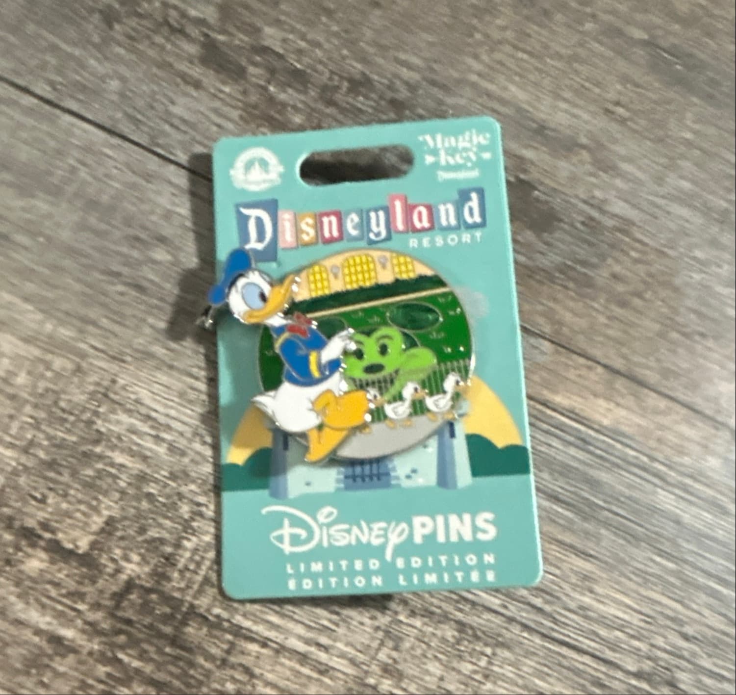 Disneyland Magic Key Quarterly Series 2024 - Donald Duck and Ducklings