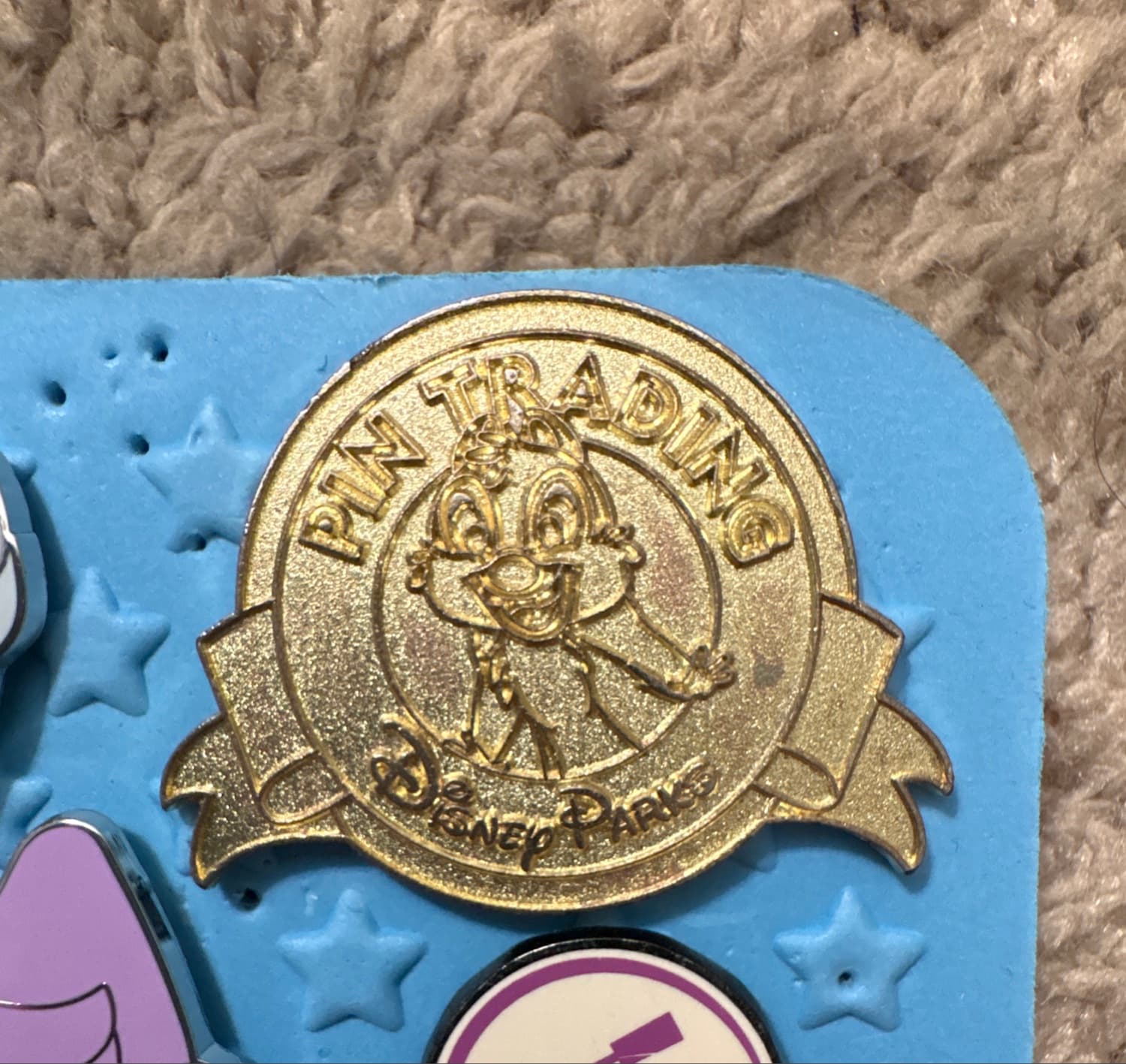 Chip N Dale Pin Trading Gold 2011 Limited Release