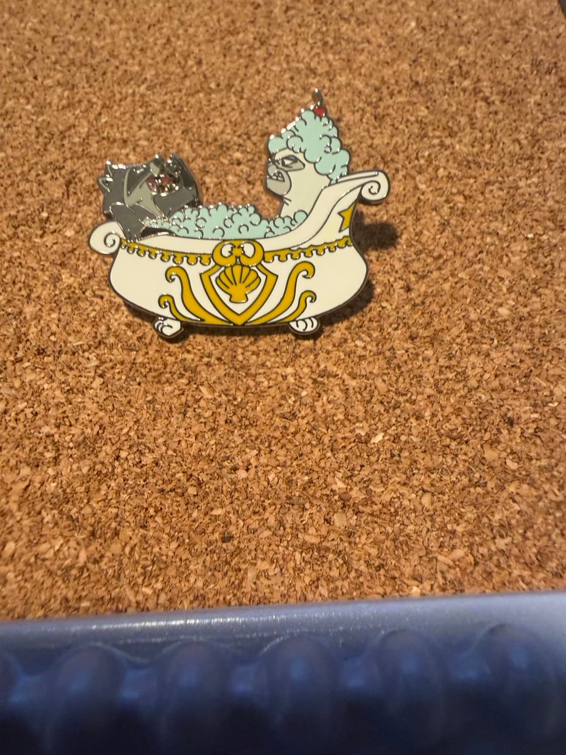 Pocahontas Meeko & Percy in Bubble Bath Tub Trading Pin