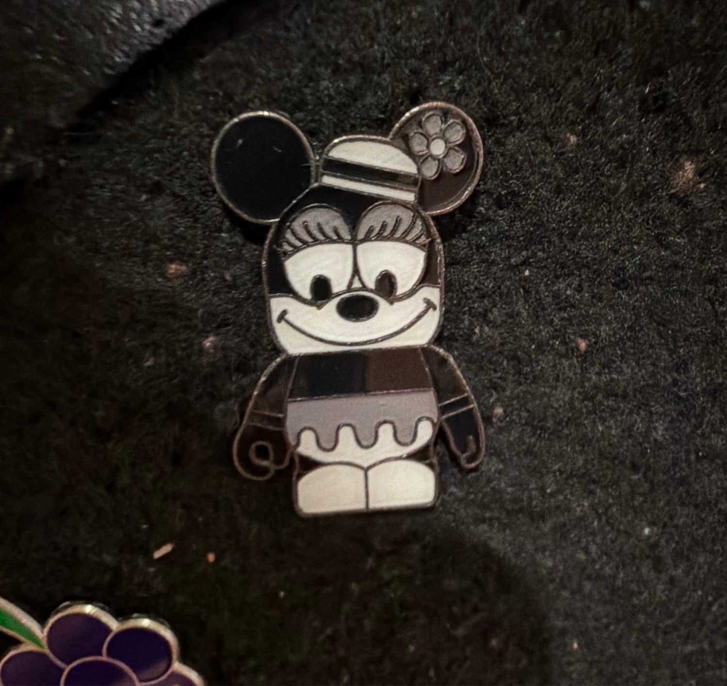 Minnie Mouse Vinylmation Black and White Classic Pin front