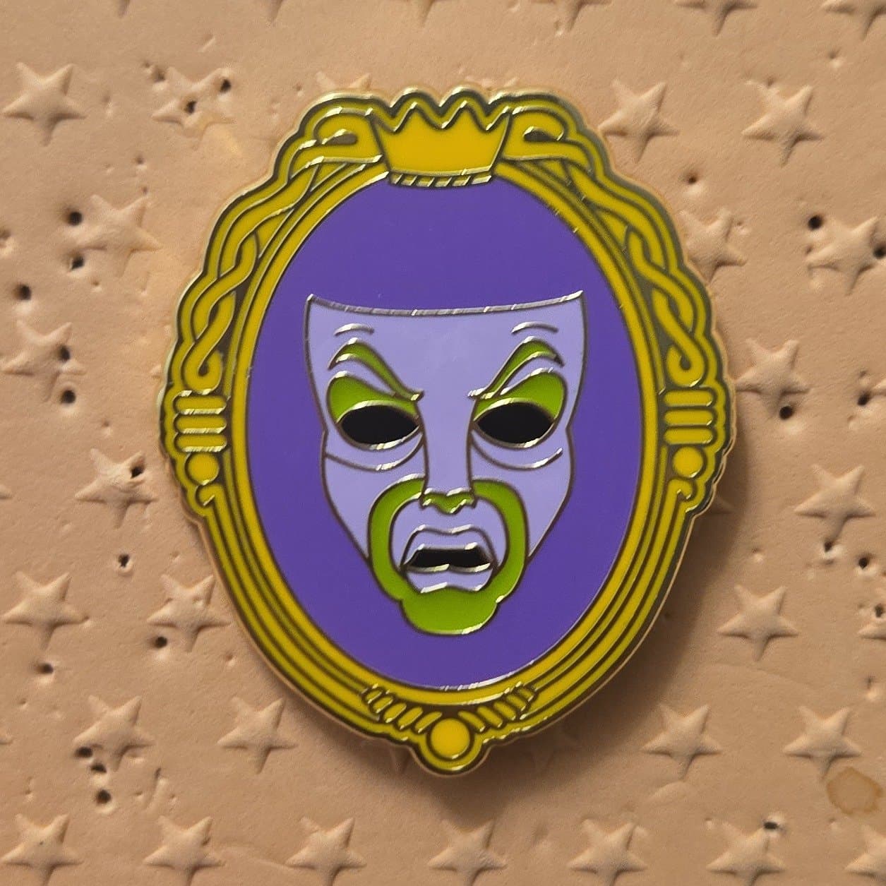 Magic Mirror - Snow White Build-a-Pin Series front